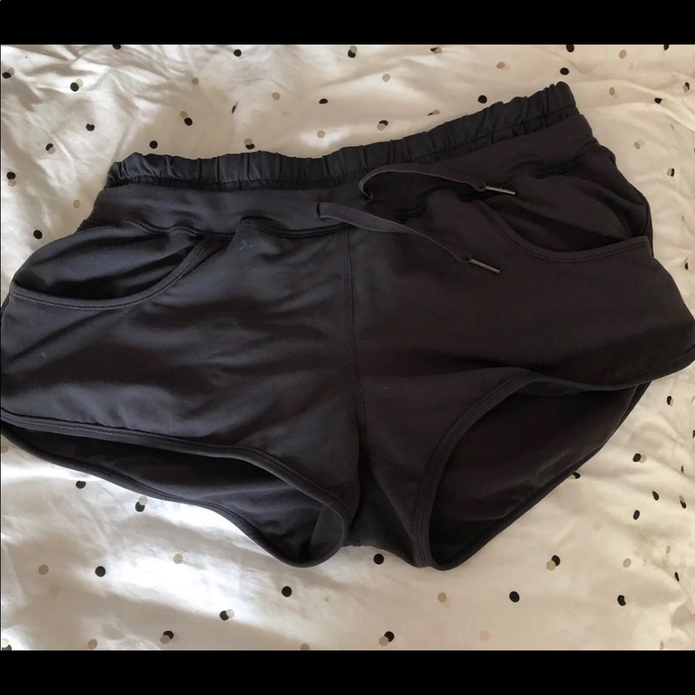 Lululemon shorts size 6